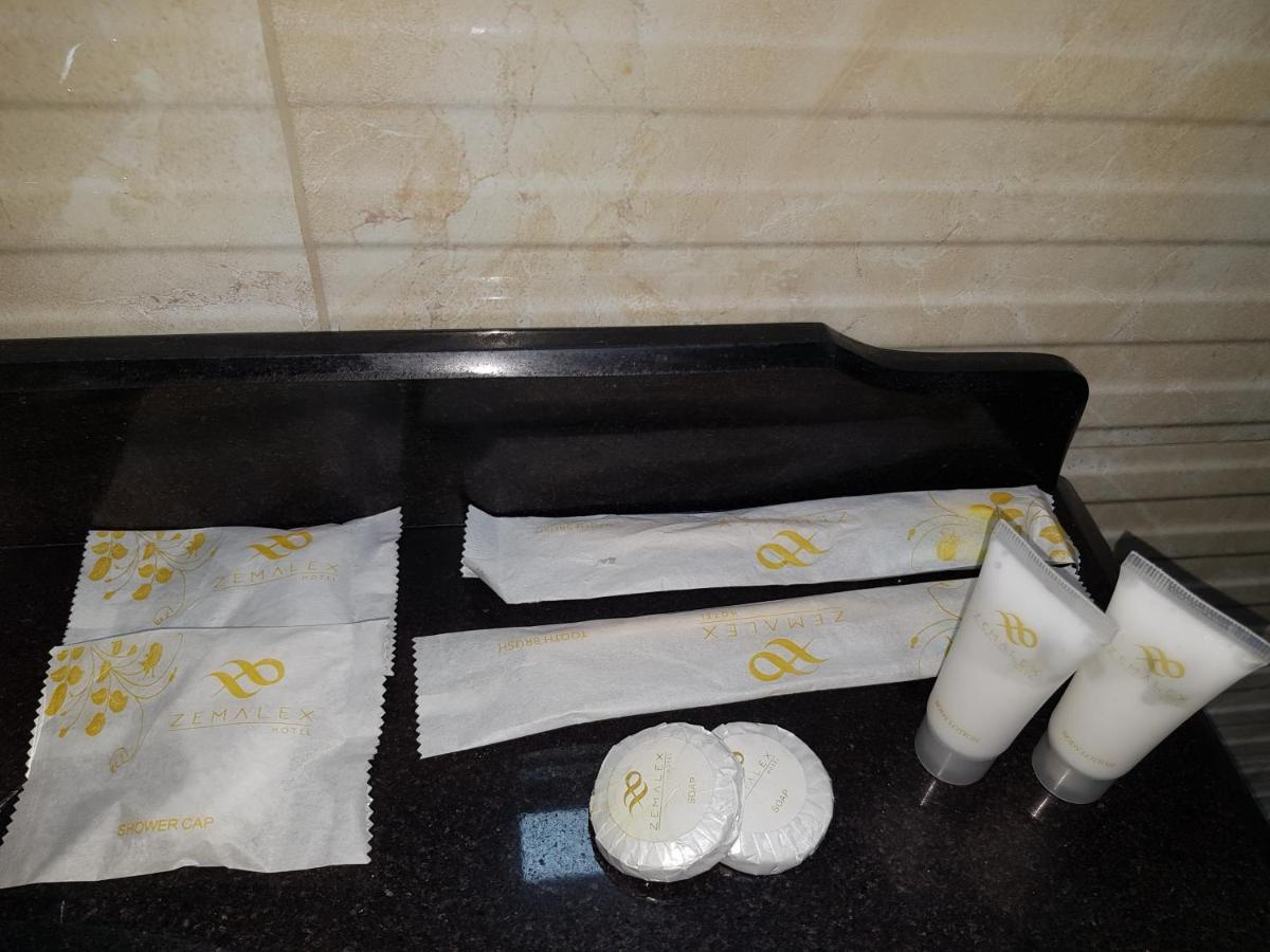 Zemalex Hotel アジス・アベバ エクステリア 写真